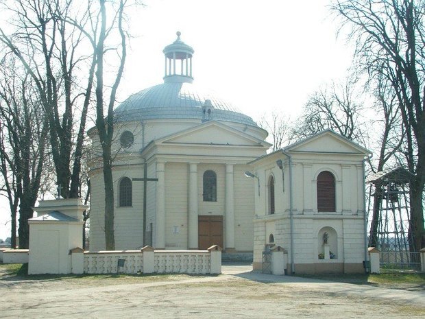KOŚCIOŁY i CERKWIE - Żyrzyn - kościół parafialny pw św. Apostołów Piotra i Pawła.jpg
